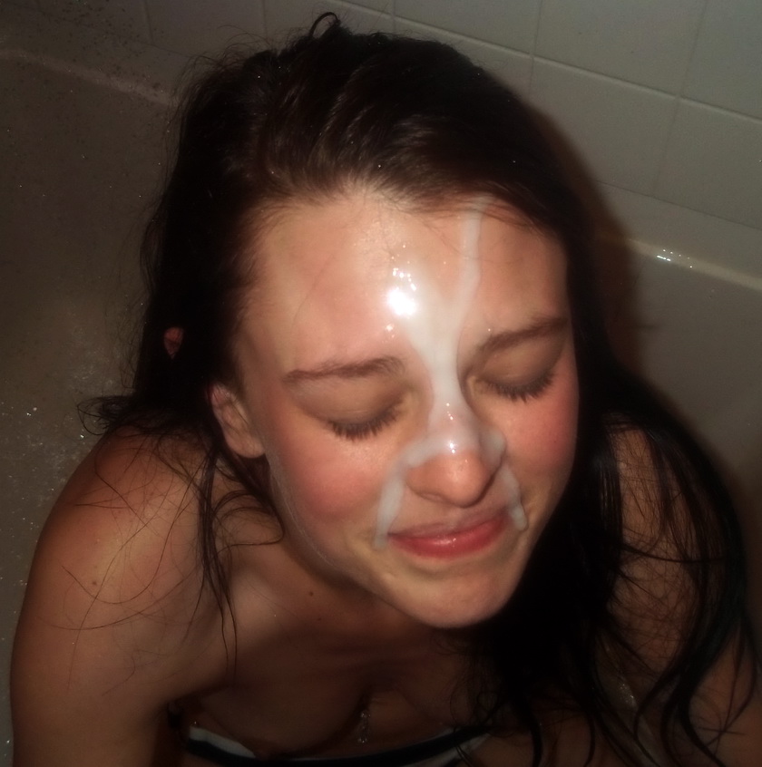 Guy cums on girls face whilst in the bath Pic 1