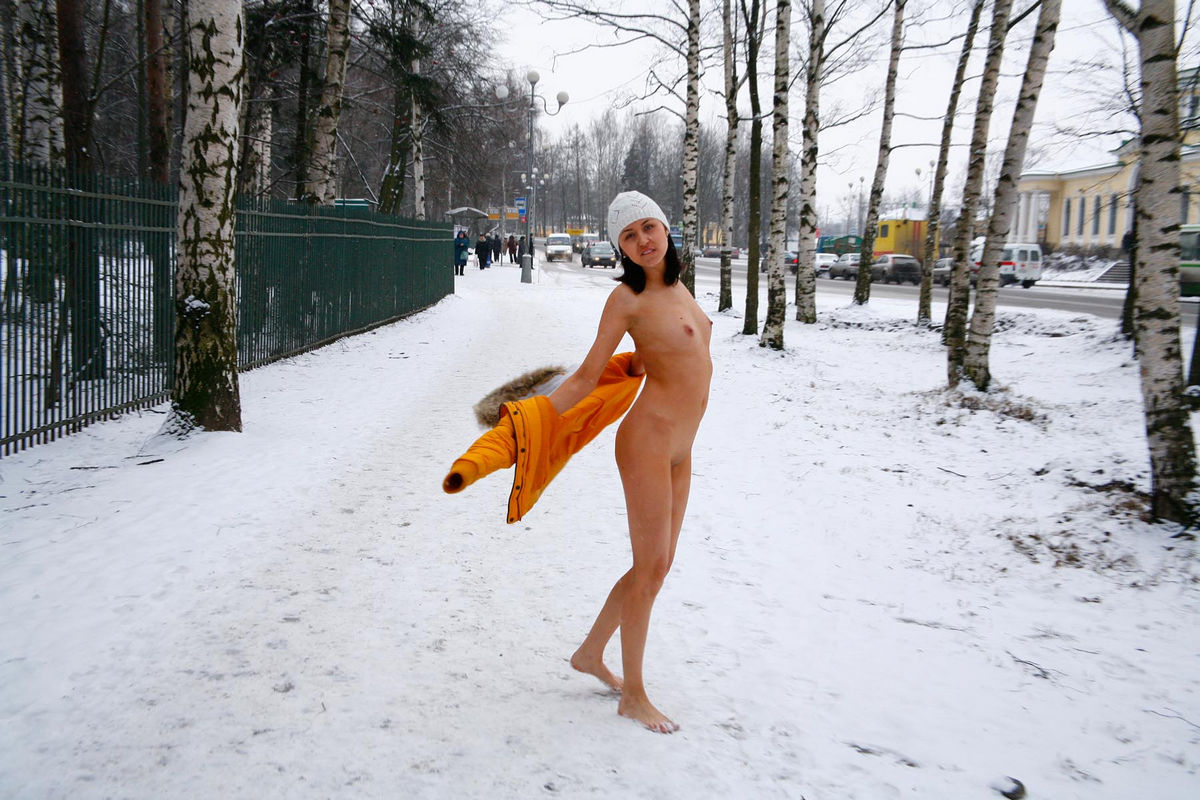 Girl; nude in the snow pic 1