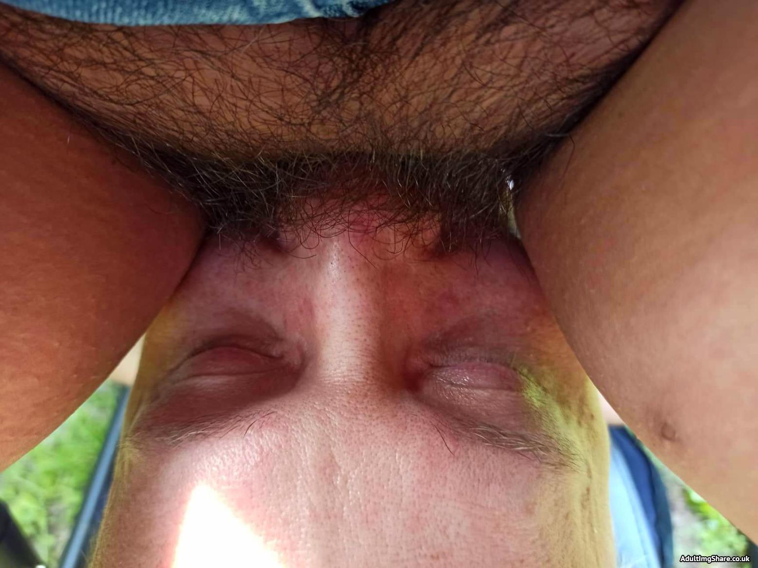 Full bush in the mouth while harvesting cunt juice. professional cunt juicer