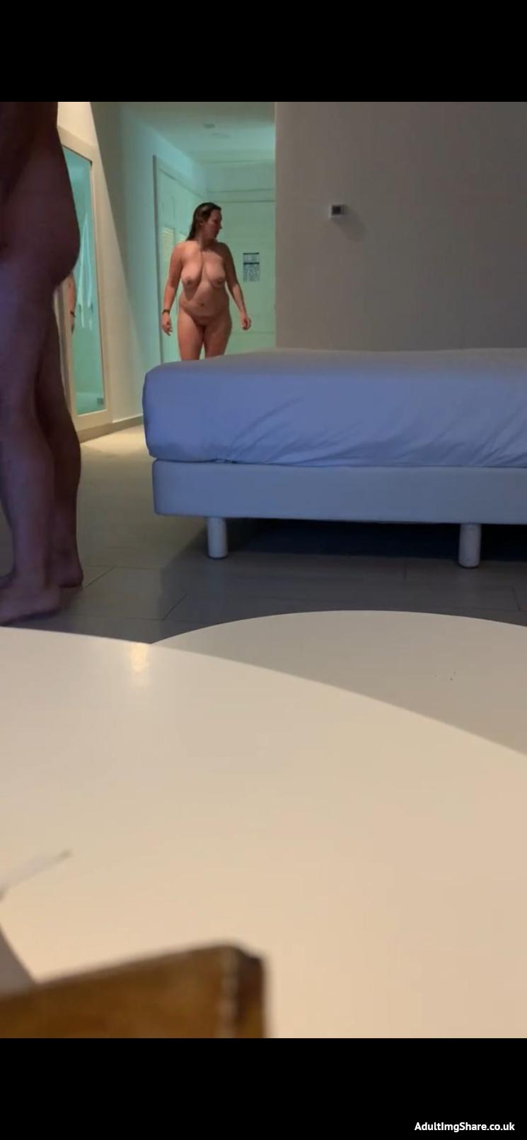 Amateur MILF mom Lisa Crook nude  naked curvy.sexy,beautiful body 