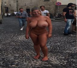 Daniela naked in public