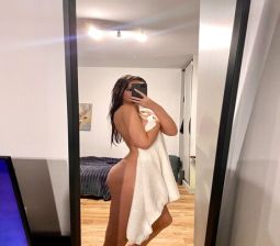 Girl takes teasing pics when she comes out of the shower