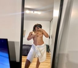 Girl takes teasing pics when she comes out of the shower