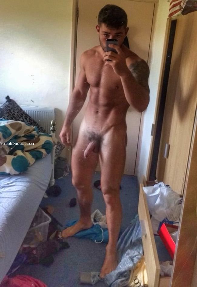 Guy takes nude selfie