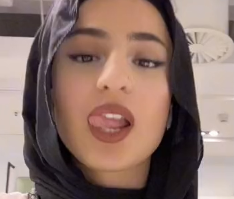 Hijabi wants to suck your cock