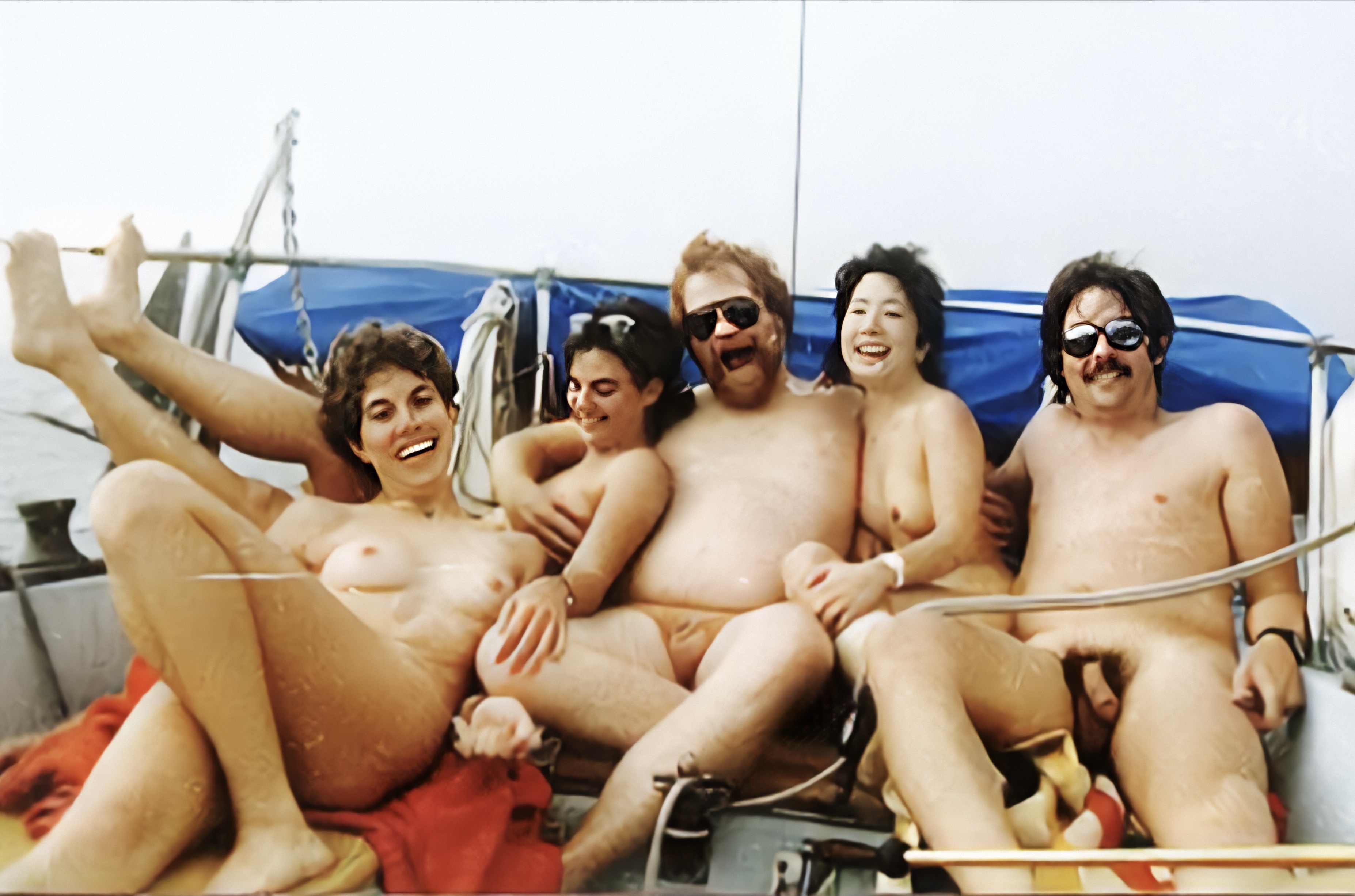Group photo 2 naked sailing in the bay