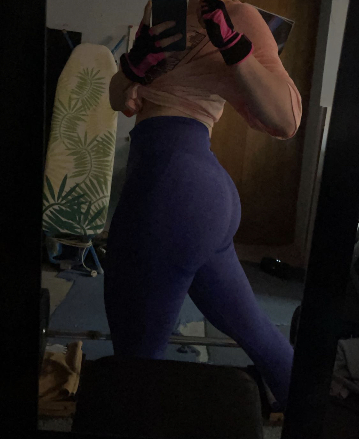 big butt in leggings
