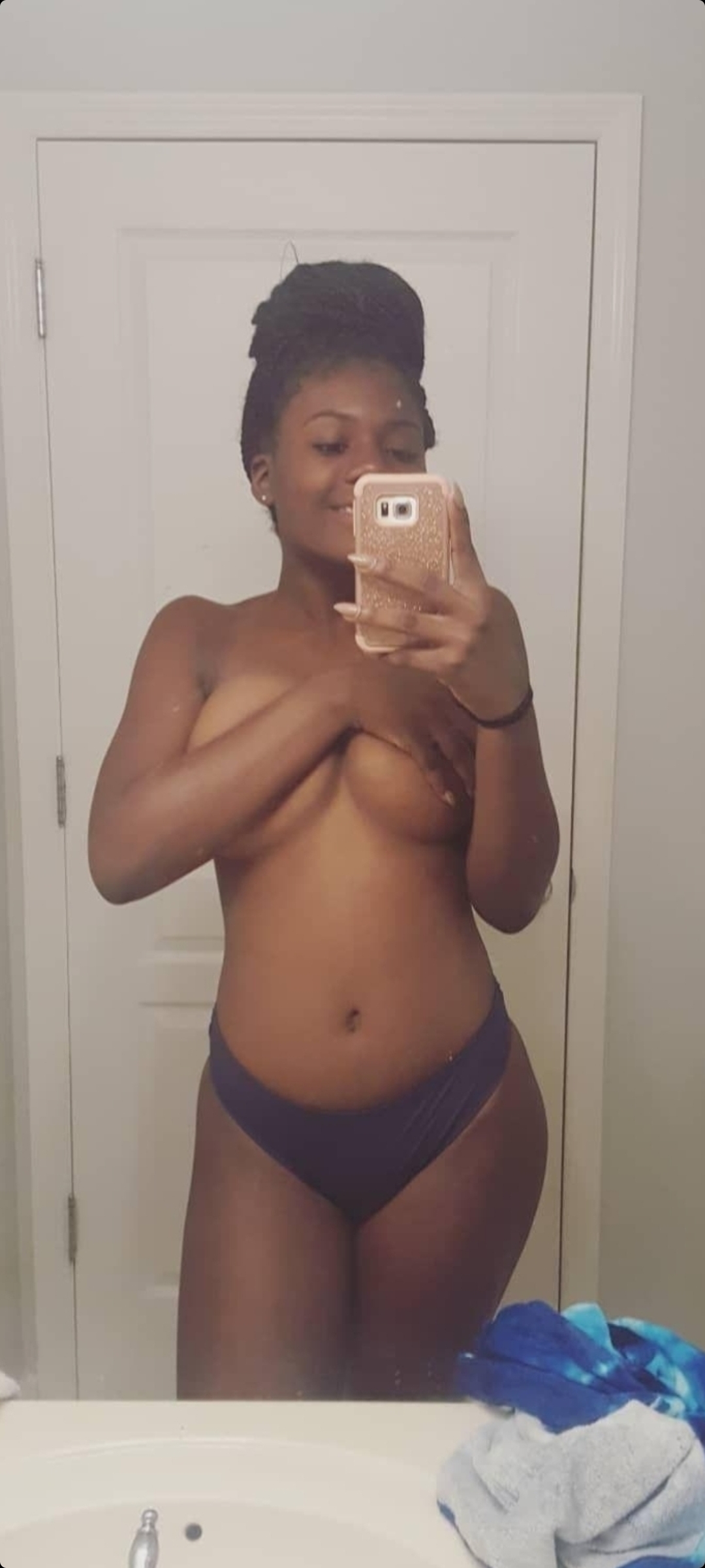 Adult nude selfies and pics