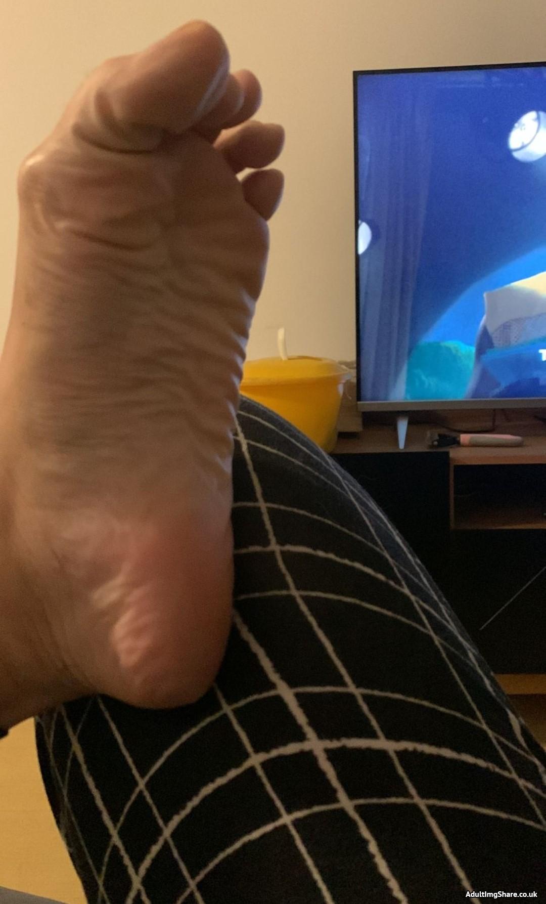 Blonde feet and soles