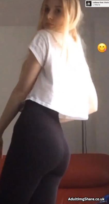 sweet teen's ass in leggings