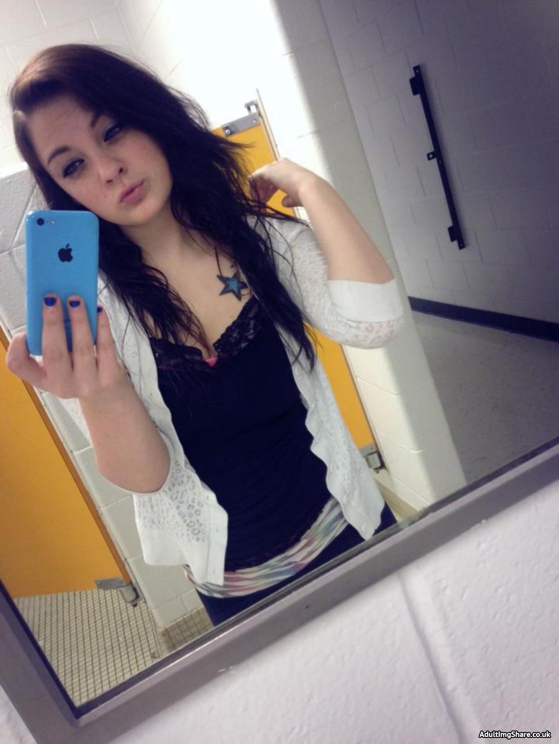 Cute 18 Year Old Teen Mirror Selfie