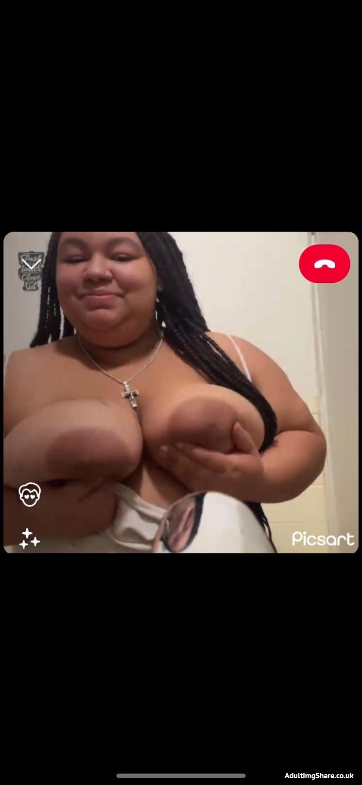 Fat bitch Jasmin flashes tits on ft