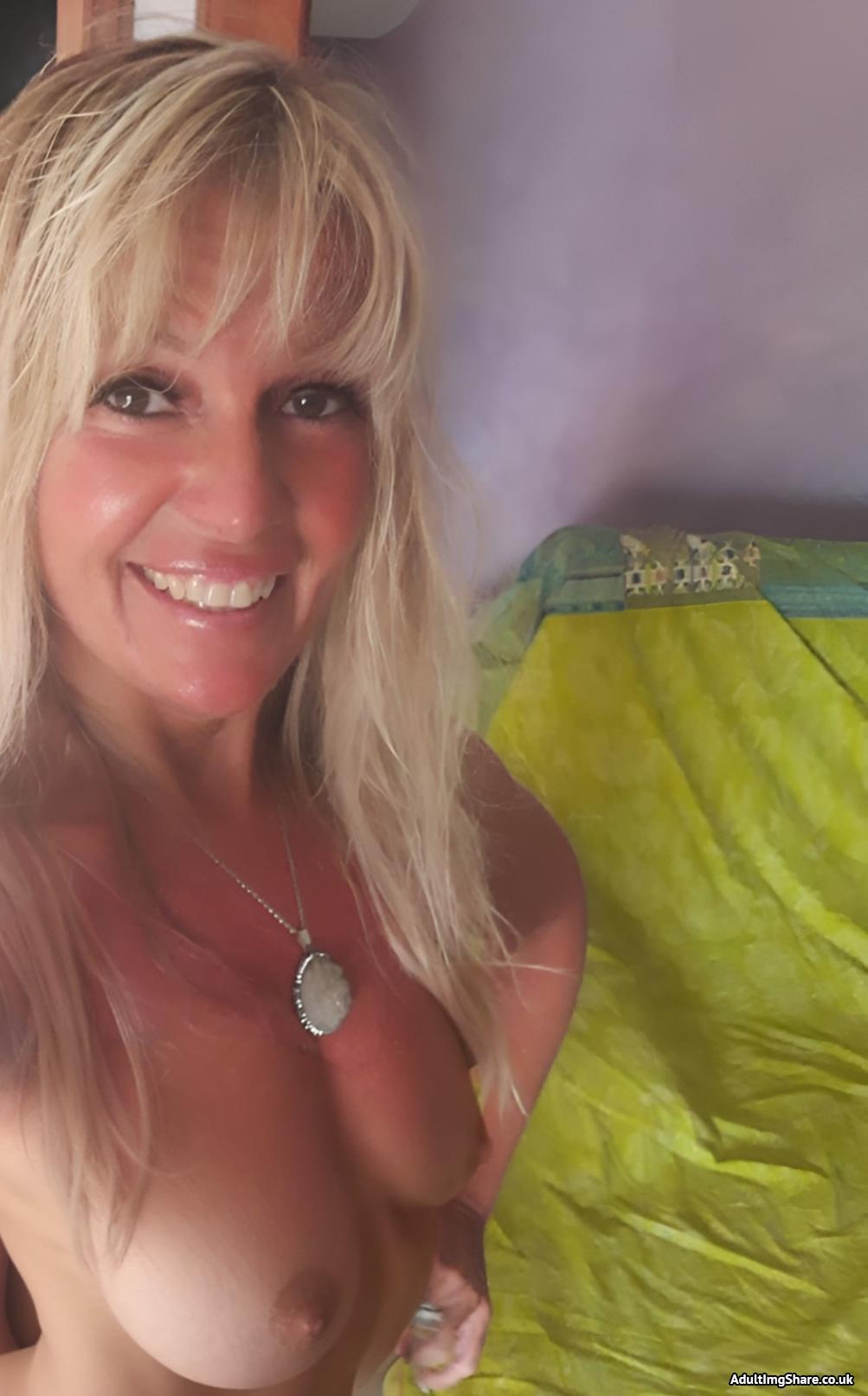 Adult nude selfies and pics